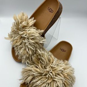UGG 9.5 Cindy Sandal yarn Pom Pom fluffy beige slipper